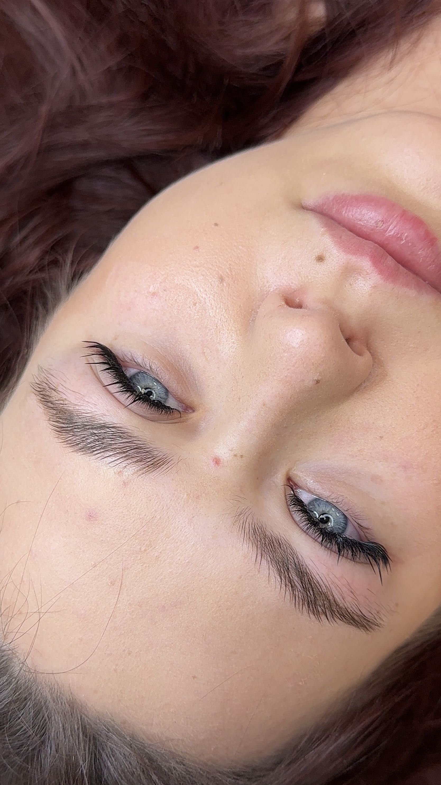 Przedłużanie rzęs 2:1 - efekt przed i po zabiegu